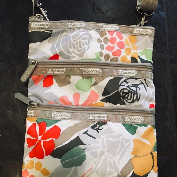 Simple multi-use floral bag! 🌸 - Picture 2 of 5